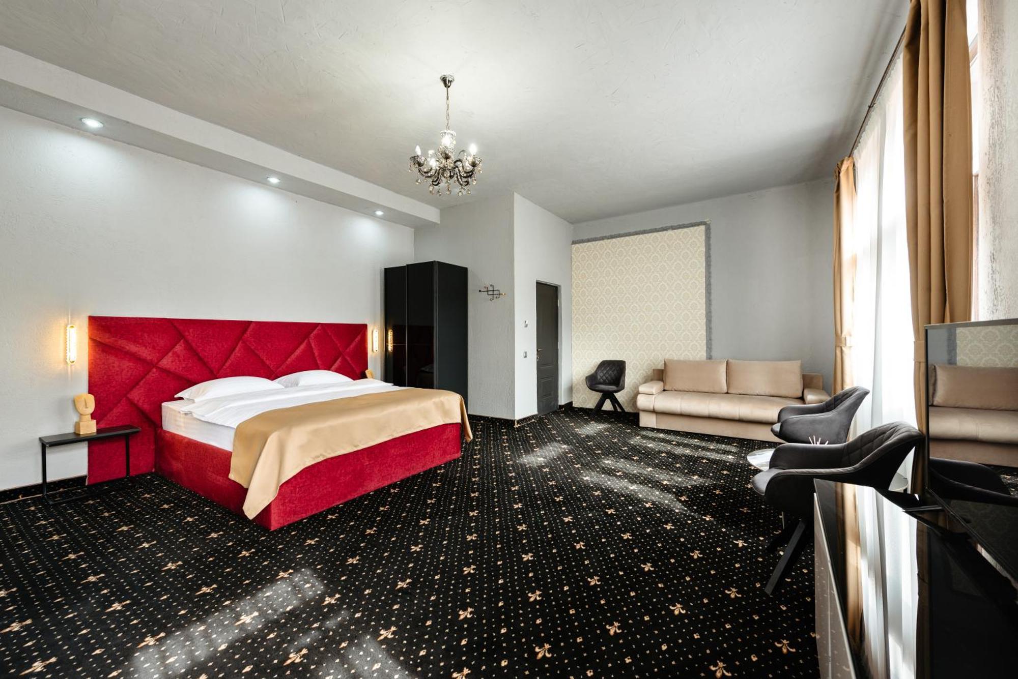 Palace Bulevard Hotel